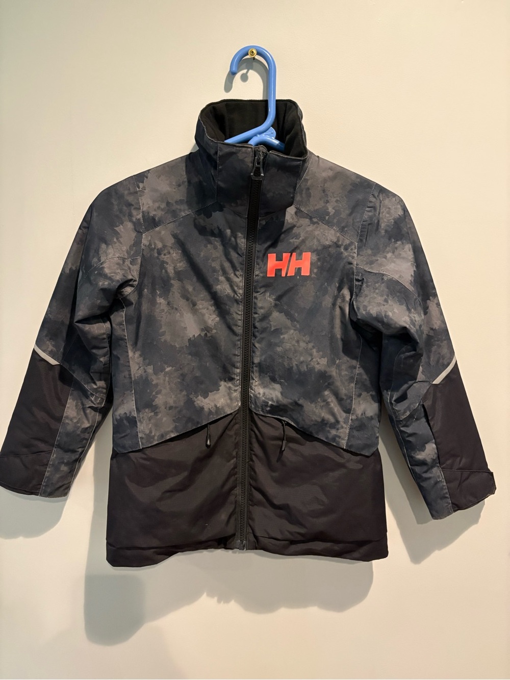 Helly Hansen kids Size 8 (128) Black Gray Camo Jacket